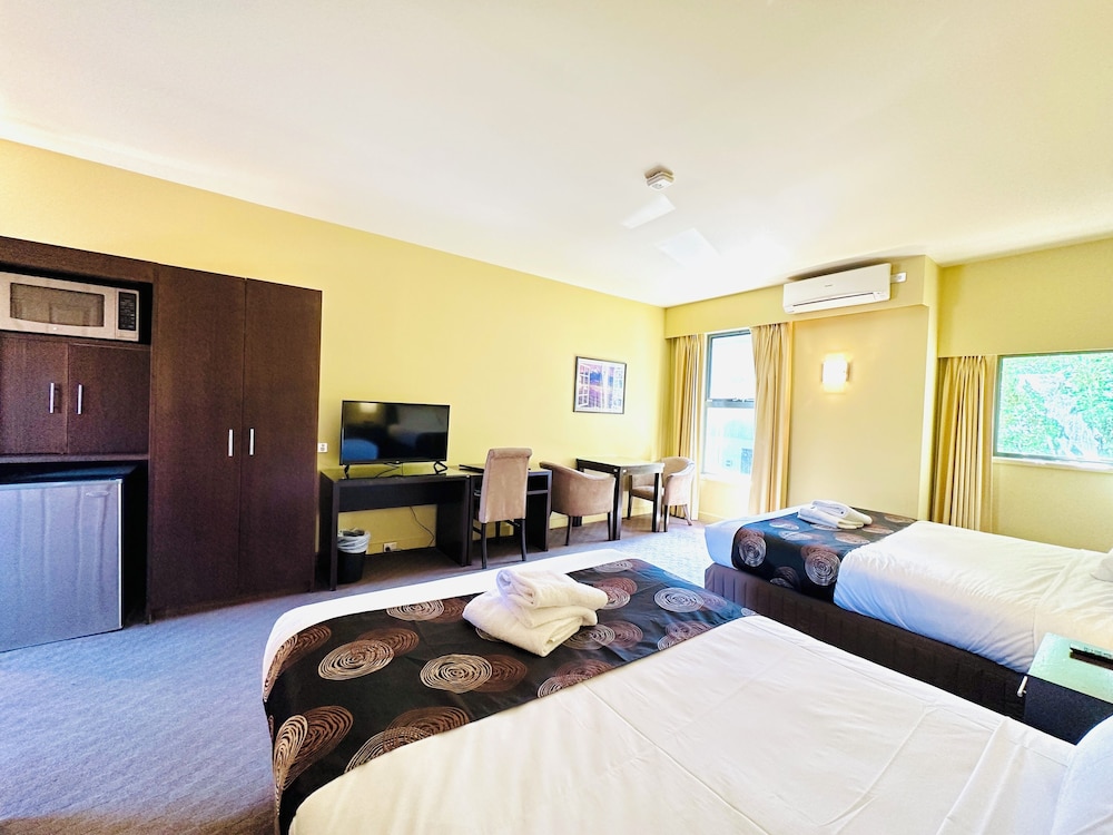 Standard Room, 2 Queen Beds, Non Smoking - Photo 2