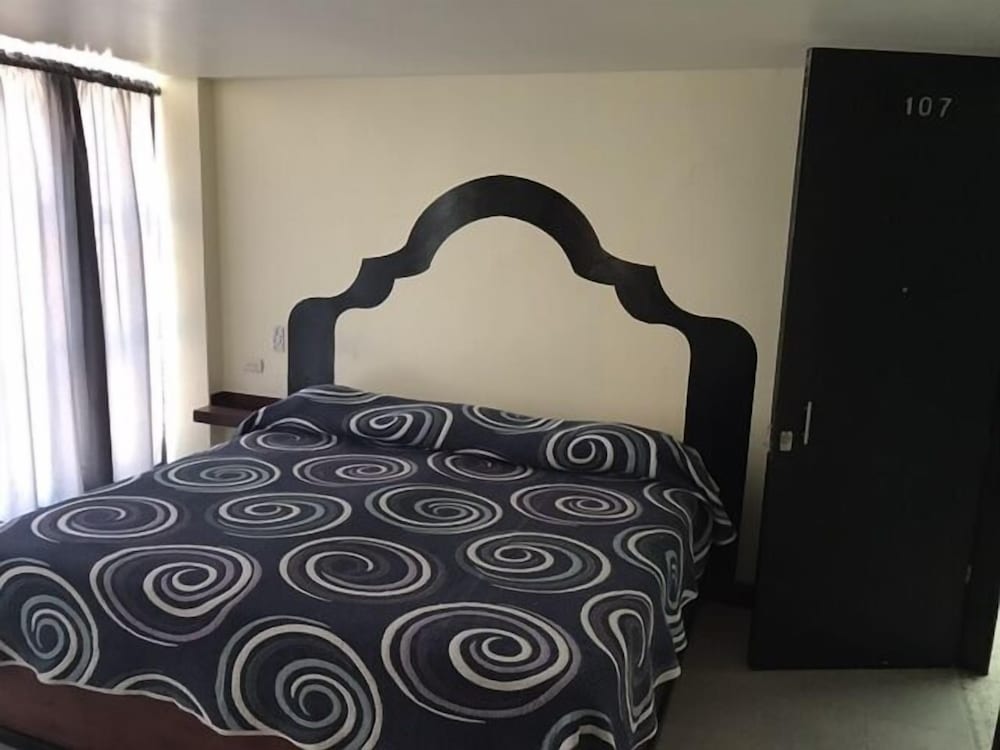 Deluxe Room, 1 King Bed photo 1