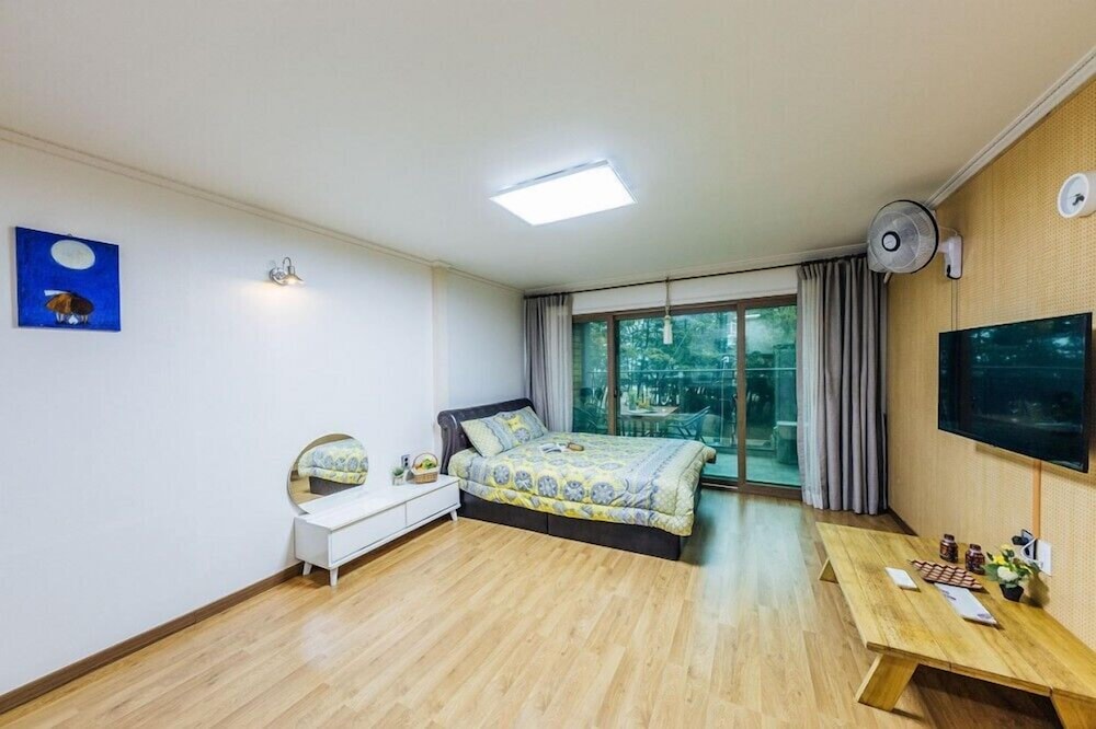 Room (202) photo 2