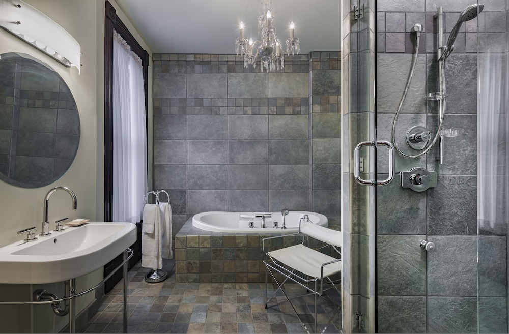 Premium Room, 1 Queen Bed, Jetted Tub photo 2