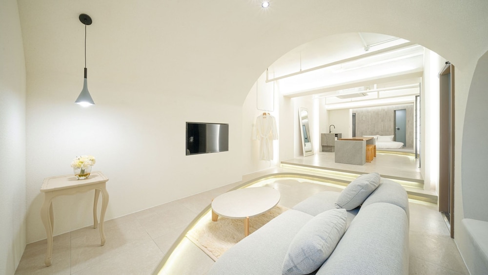mo 201(Suite Room)