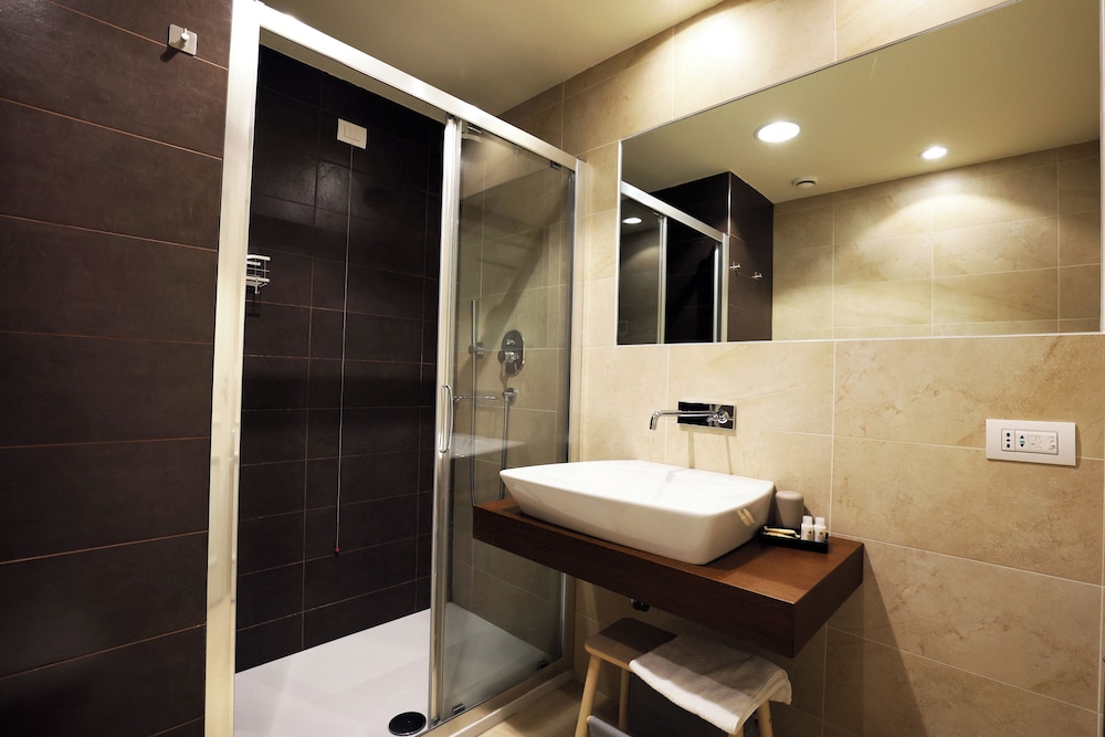 Deluxe Double or Twin Room - Photo 2