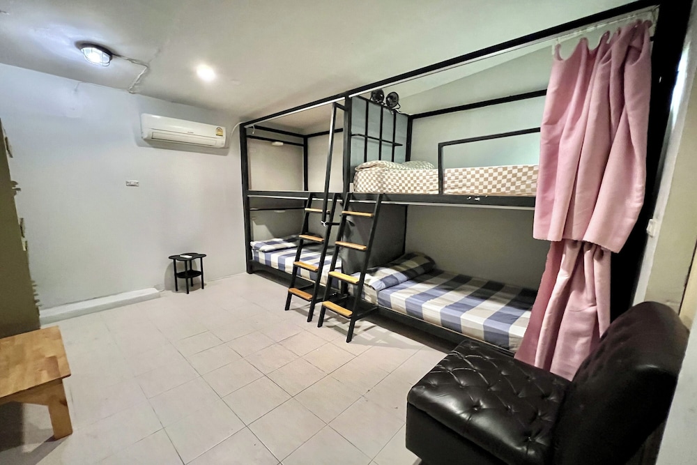 Shared Dormitory, Men only photo 1