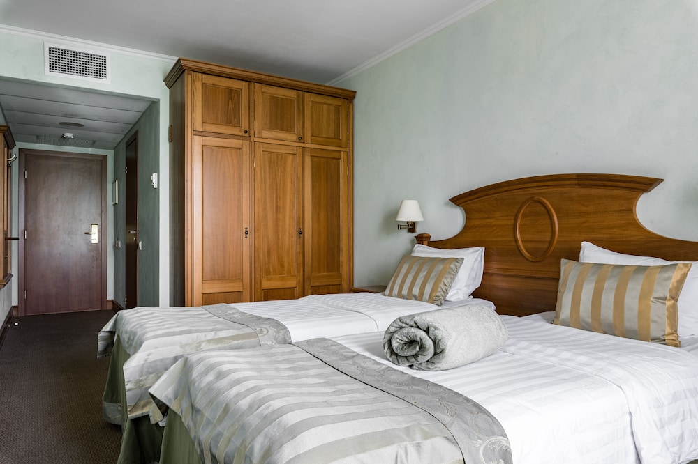 Standard Double or Twin Room photo 2