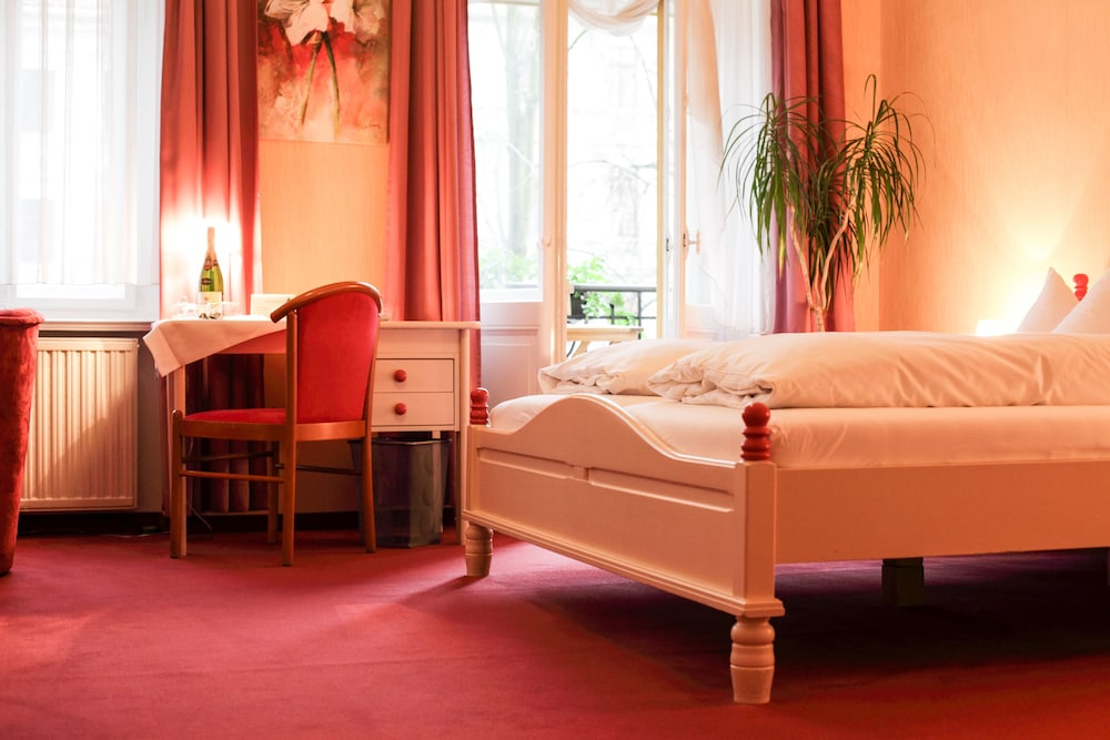 Basic Triple Room photo 1
