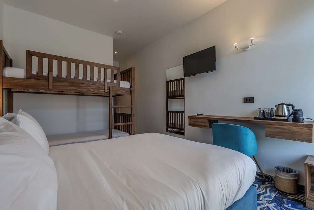 Standard Family Room Bunk Bed Pool View