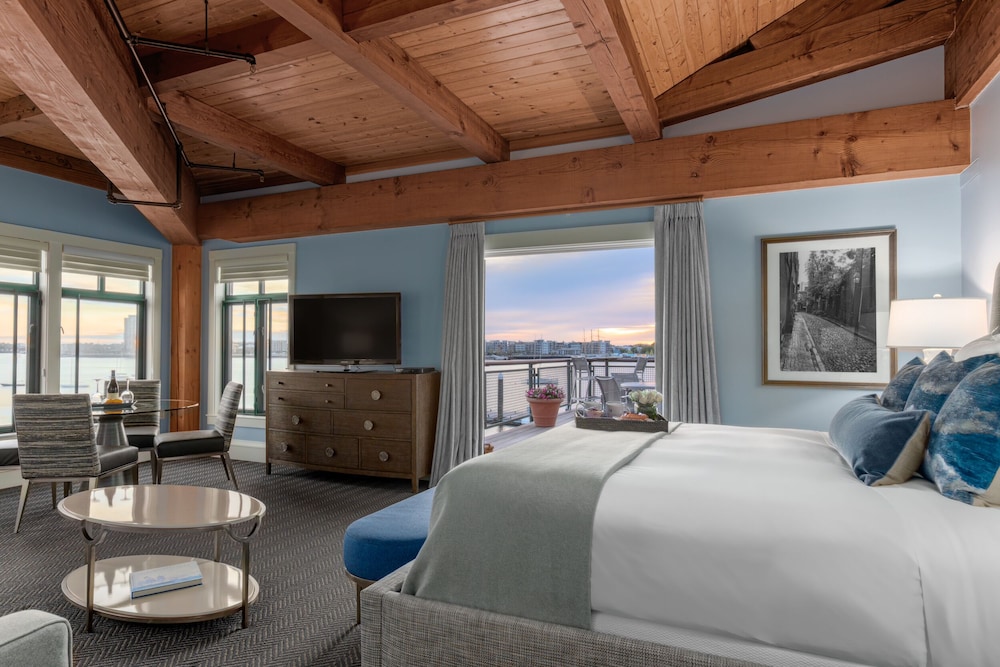 Deluxe Room, 1 King Bed with Sofa bed, Harbor View photo 1