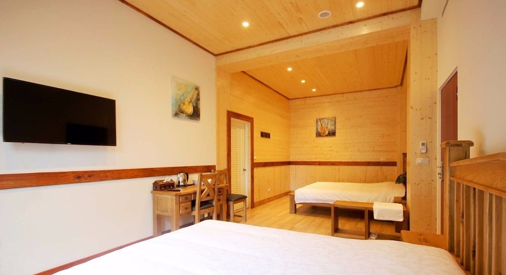 Standard Suite, Multiple Beds photo 1