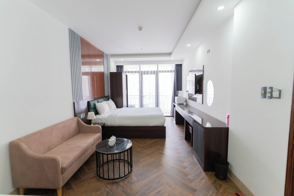 Deluxe Suite, City View