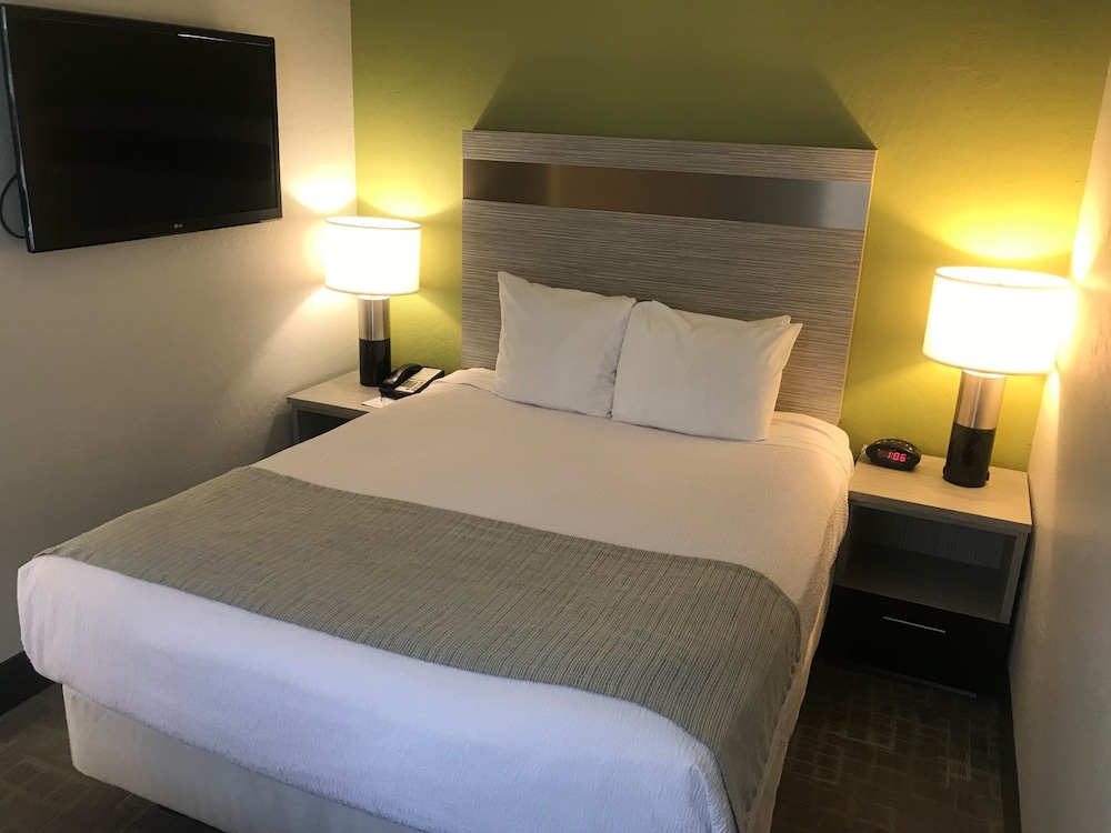 Junior Suite, 1 Queen Bed, Non Smoking - Photo 1