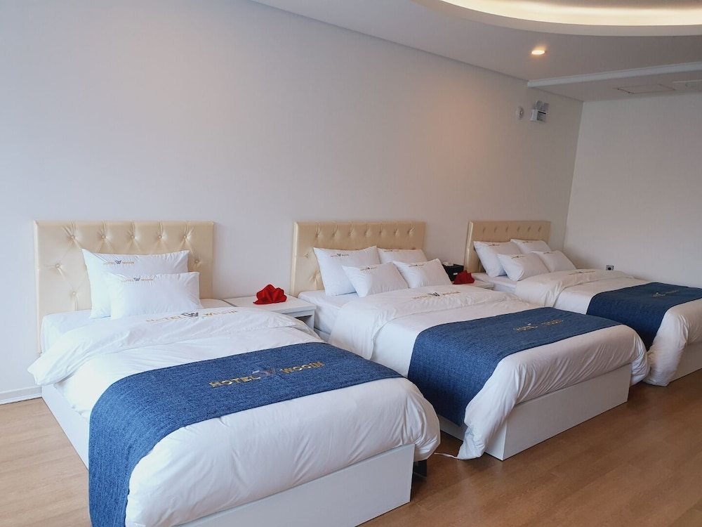 Deluxe Triple Room - Photo 12