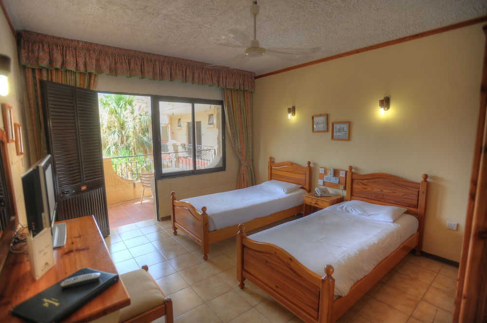 Standard Double or Twin Room - Photo 1