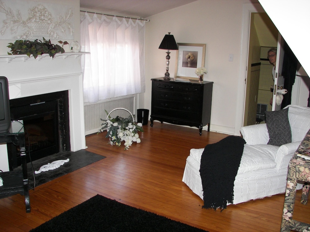 Premier Room, 1 King Bed photo 3