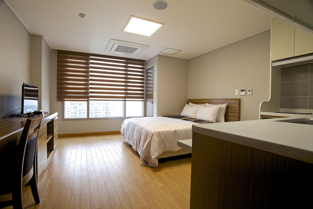 Condo Type(Kitchen) - Superior Family Twin(City View) - Photo 4