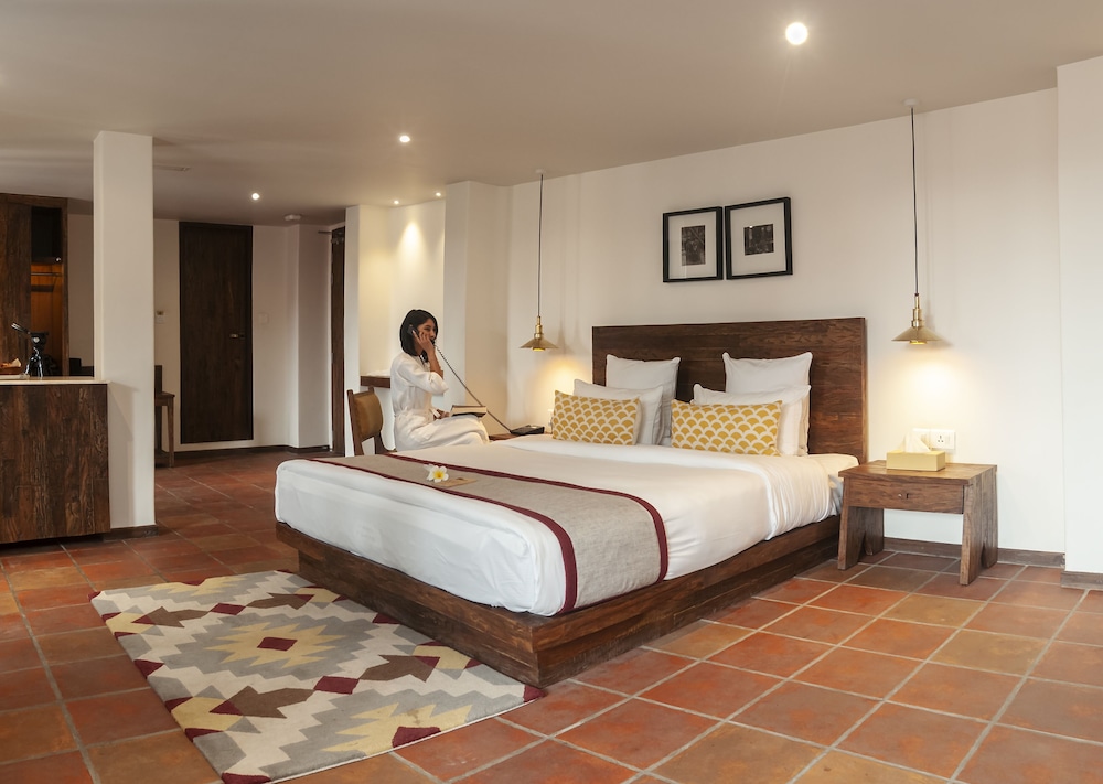Junior Suite, 1 King Bed, Non Smoking, City View photo 2