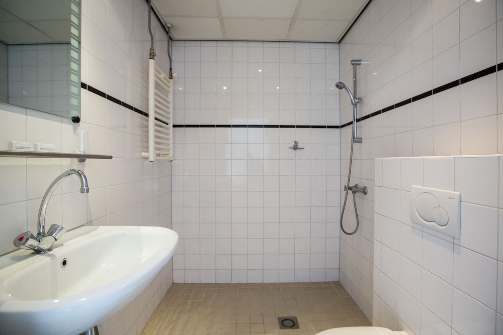 Deluxe Twin Room, 1 Double Bed, Private Bathroom photo 2