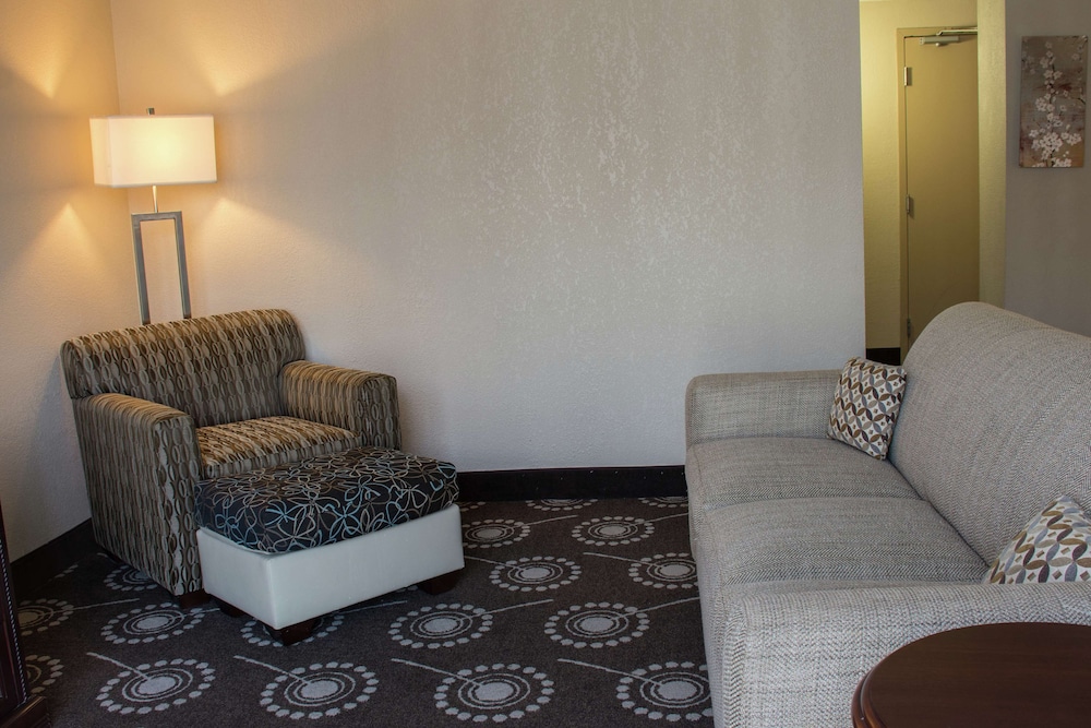 Luxury Suite, 1 King Bed - Photo 1