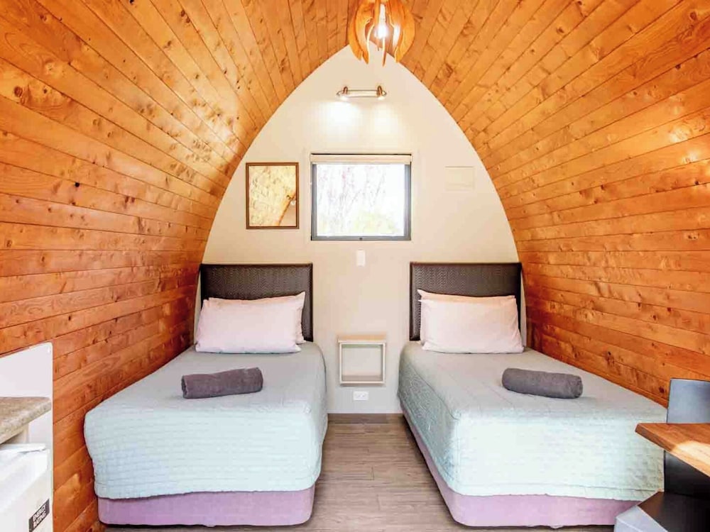 Deluxe Cabin Twin photo 3