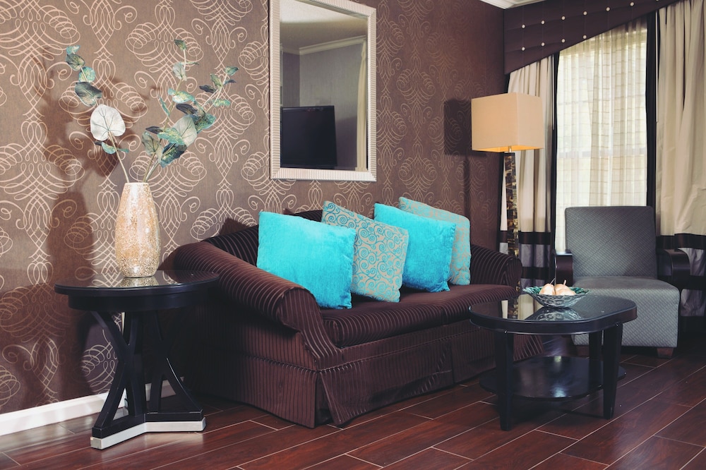 Standard Suite, 1 King Bed - Photo 2