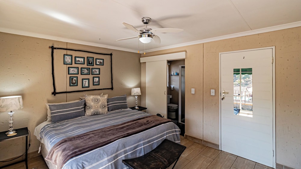 Guinea Fowl - Twin/Double Room photo 1