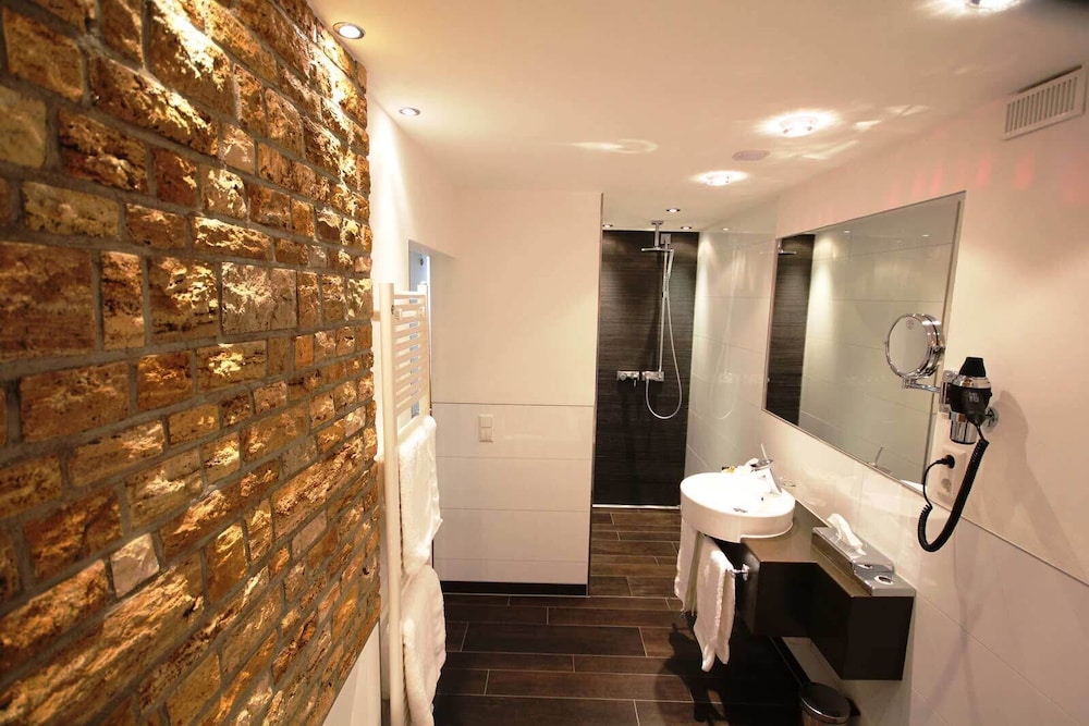 Junior Suite (Main Building) - Photo 7