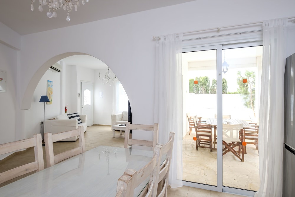 Villa, 4 Bedrooms, Garden View photo 3