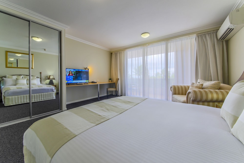 Standard Room, 1 King Bed photo 1