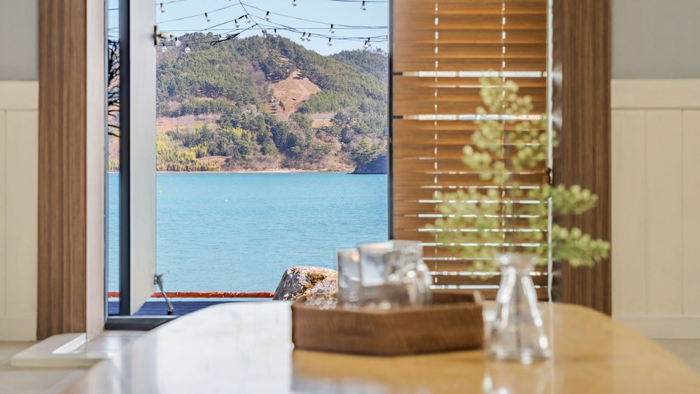 Basic Room, 1 Bedroom (Room 102 (Ocean View / Private Barbec)