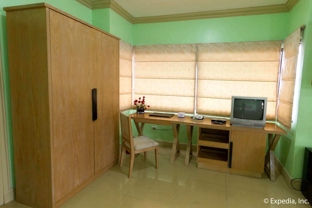 green room with wooden furniture and an old tv set
