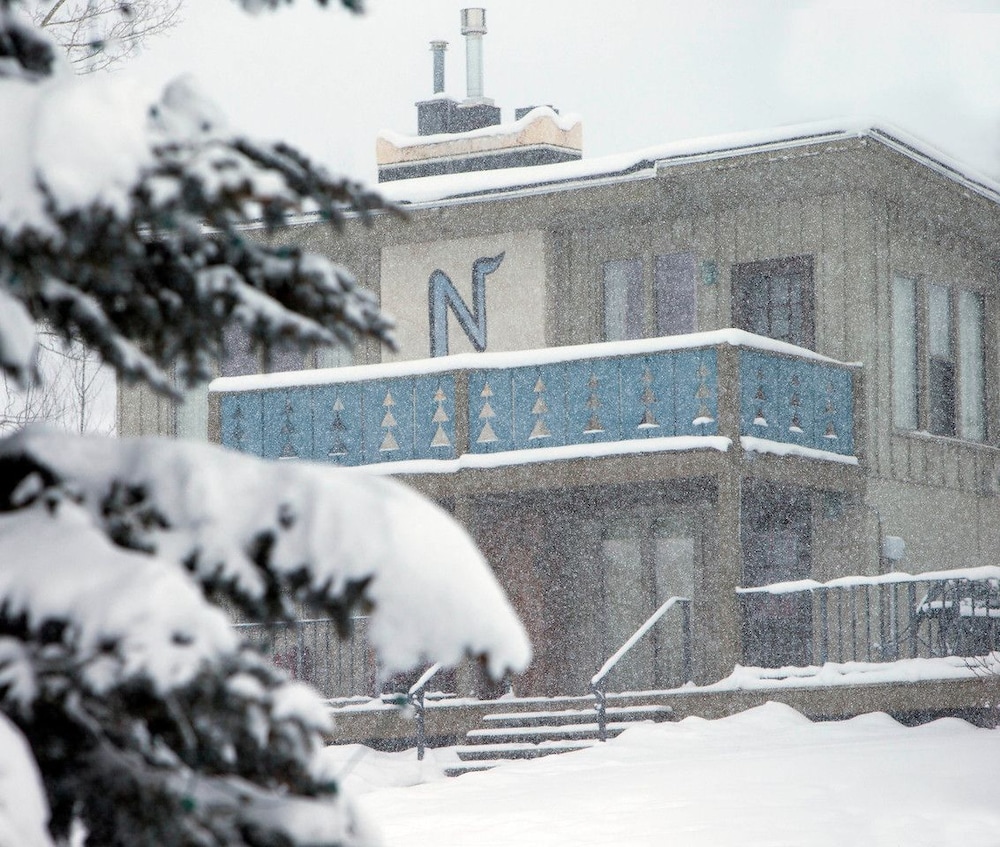 Signature Chalet, 3 Bedrooms, Mountain View photo 1