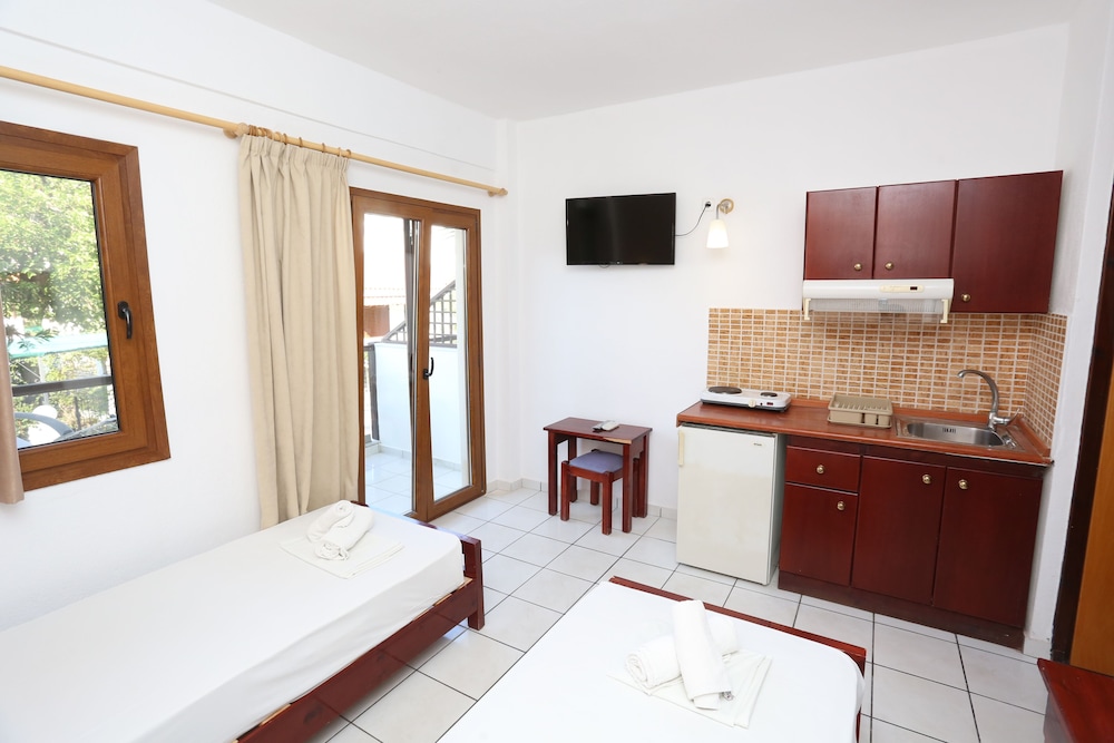Economy Double or Twin Room photo 3