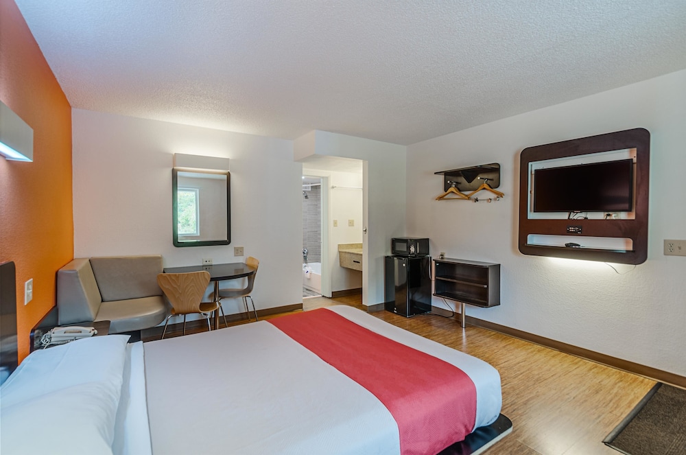 Standard Room, 2 Double Beds, Non Smoking, Refrigerator & Microwave - Photo 6