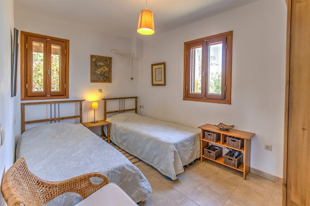 Villa photo 2