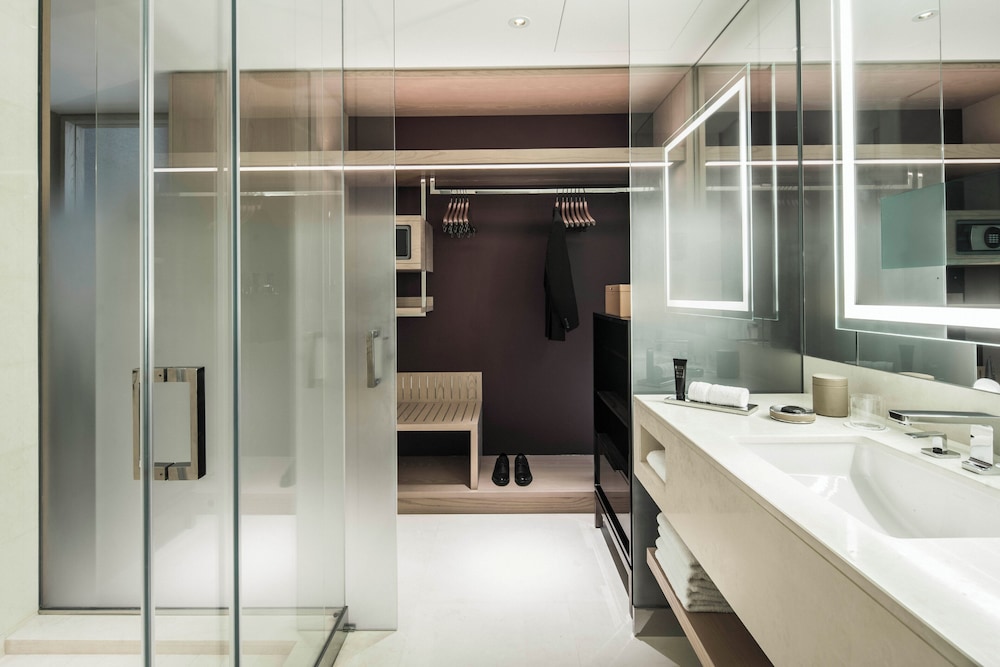 Four Seasons, Room, 1 King Bed