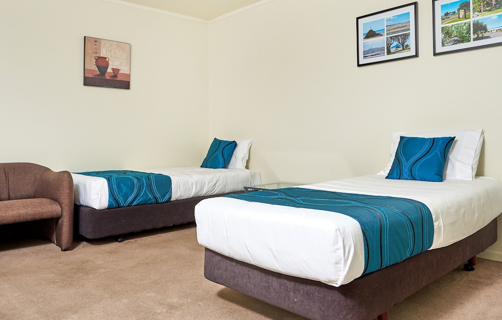 Suite, 1 Bedroom, Non Smoking, Kitchenette (Suite, spa bath) photo 2