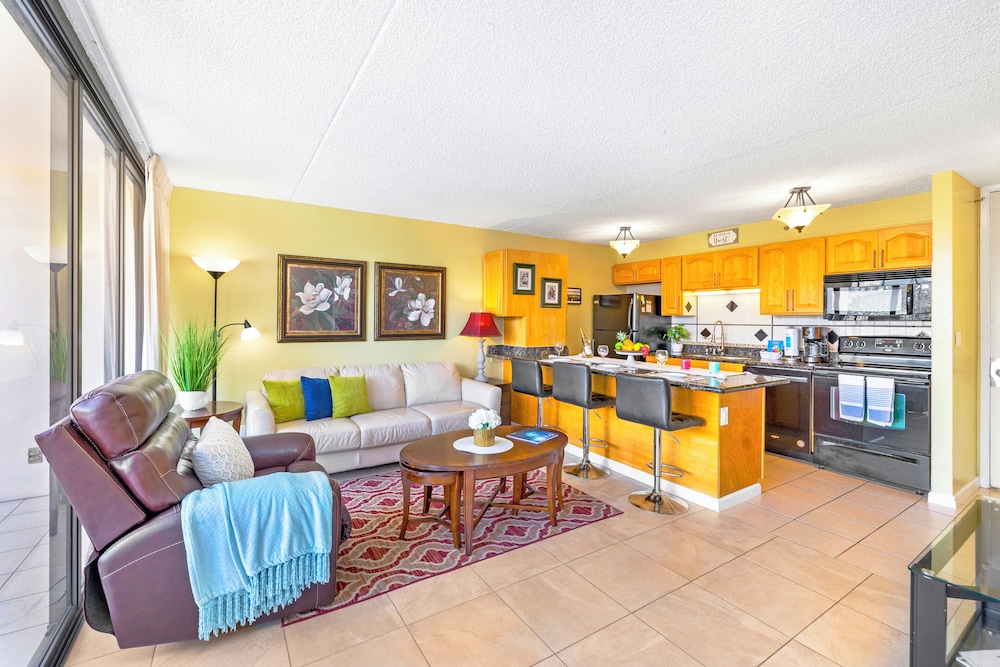 Waikiki Banyan 1BR Condos with No Parking: Apartment, 1 Bedroom (0088 Wb 2801 T2) photo