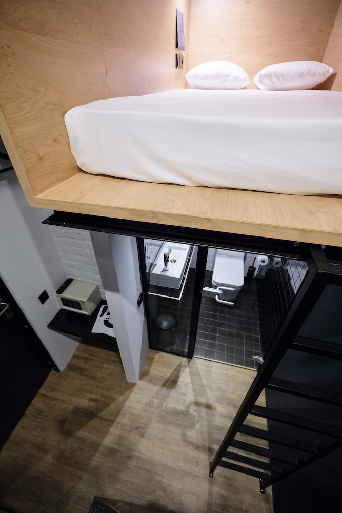 Single Room, Shared Bathroom (MonoBox) photo 1