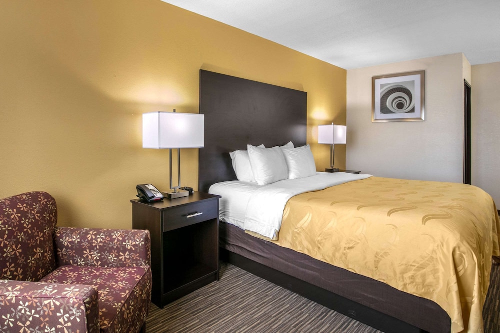 Suite, 1 King Bed With Sofa Bed, Non Smoking (Upgrade) photo 3