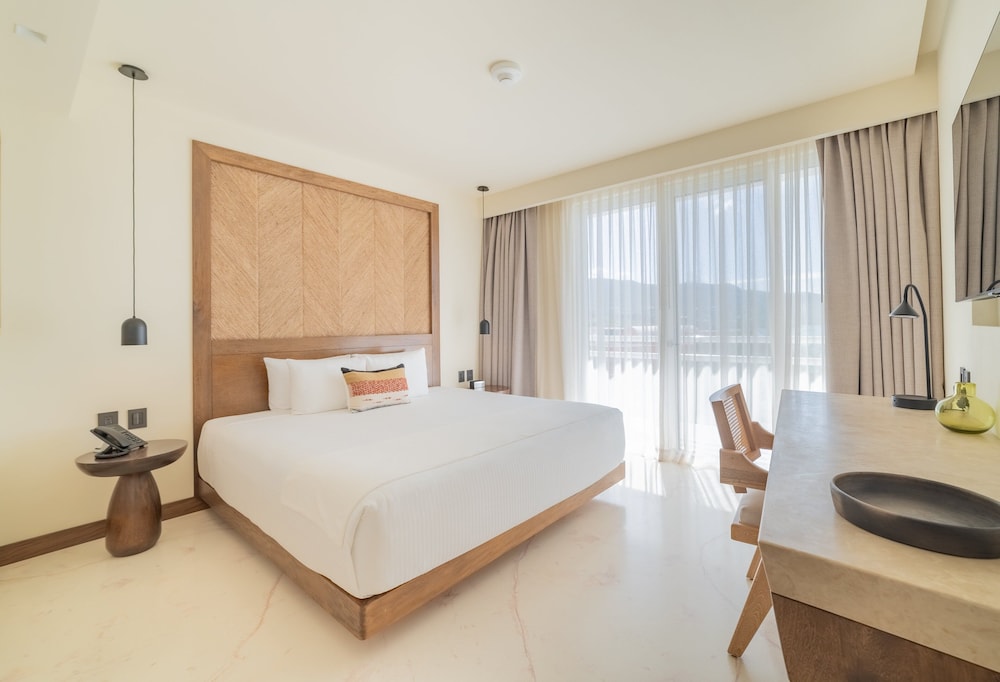 Standard Room, 1 King Bed, Sea View - Photo 4