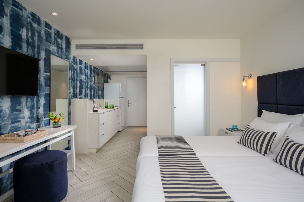View Room - Photo 2