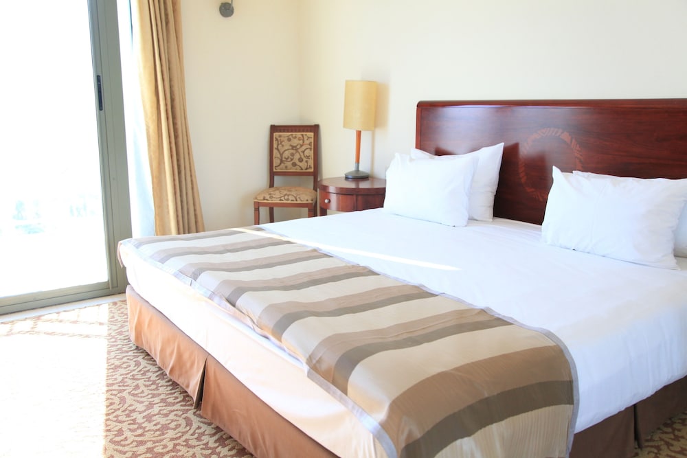 Deluxe Room, Pool View - Photo 5