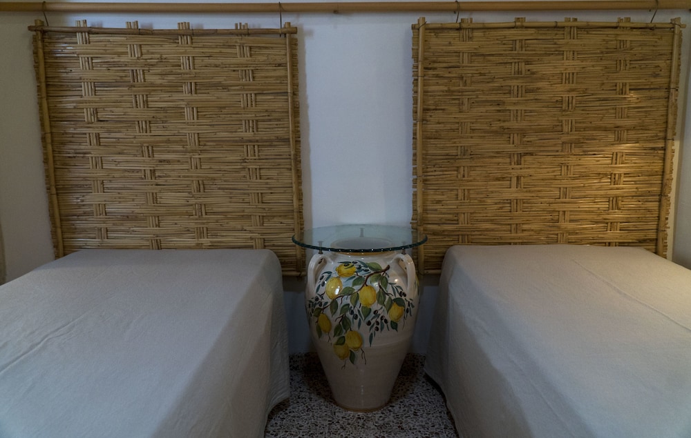 Quadruple Room - Photo 8