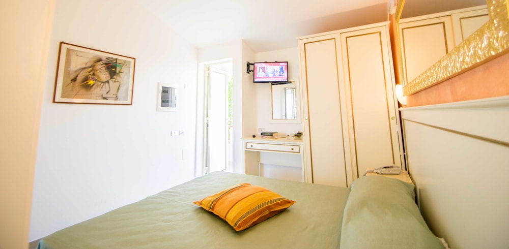 Double Room, Sea View, Beachside photo 2