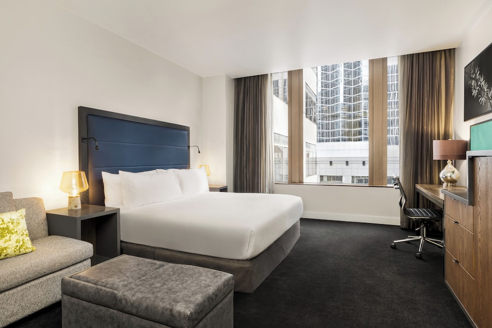 Room, 1 King Bed (Skyline View) - Photo 4