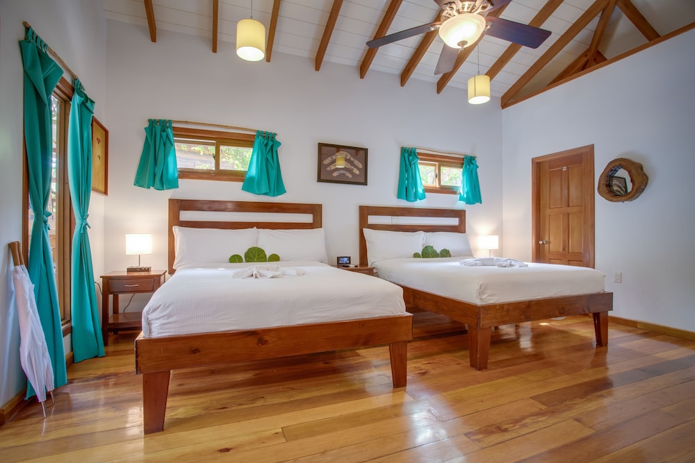 Deluxe Tree House, 2 Queen Beds, Garden View, Garden Area photo 3