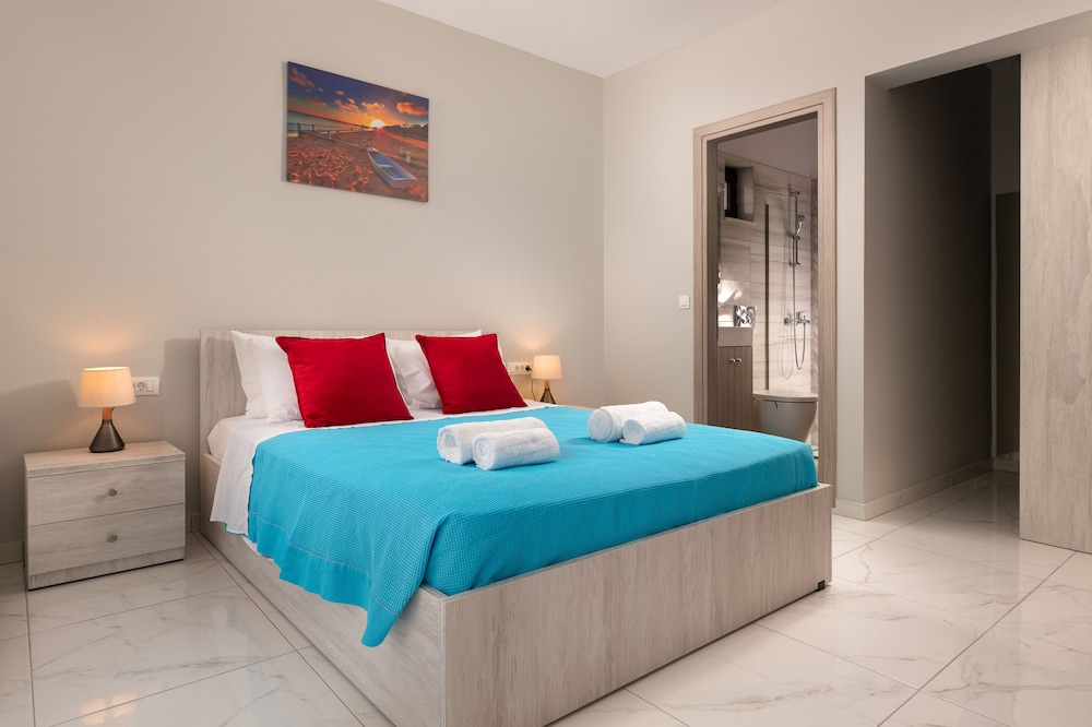 Luxury Apartment, 2 Bedrooms, Mountain View (Ariadne)