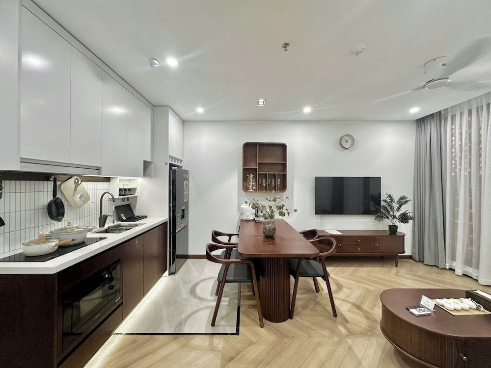 Luxury Apartment, 2 Bedrooms, Patio, City View photo 3