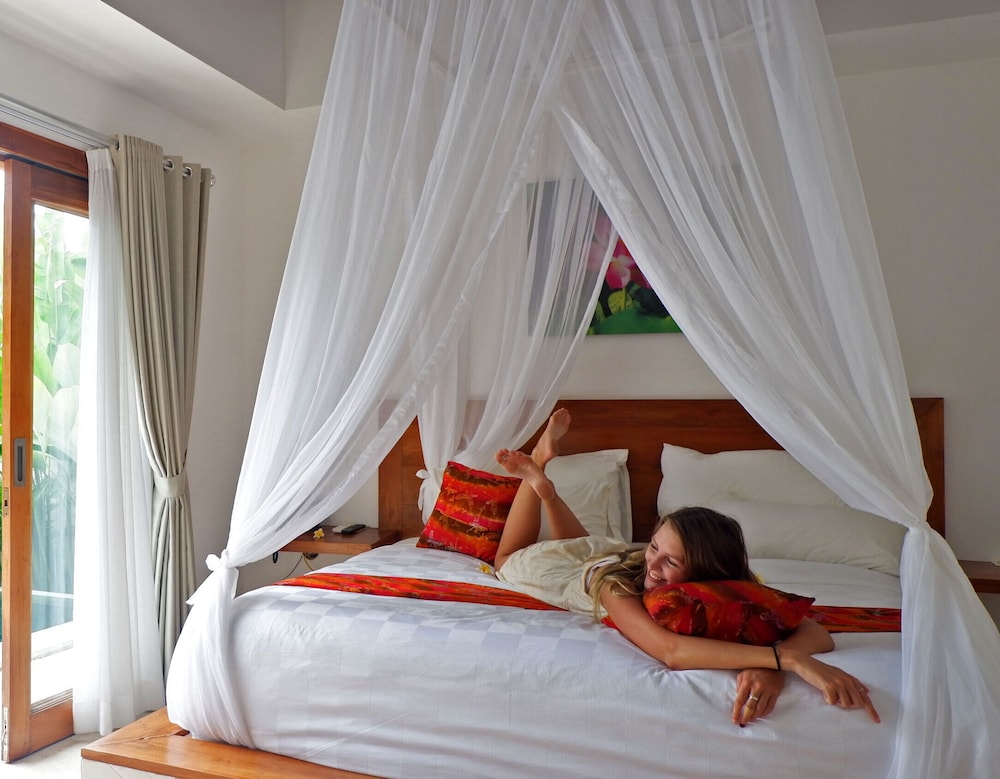 Luxury Single Room, 1 King Bed, Private Pool photo 3