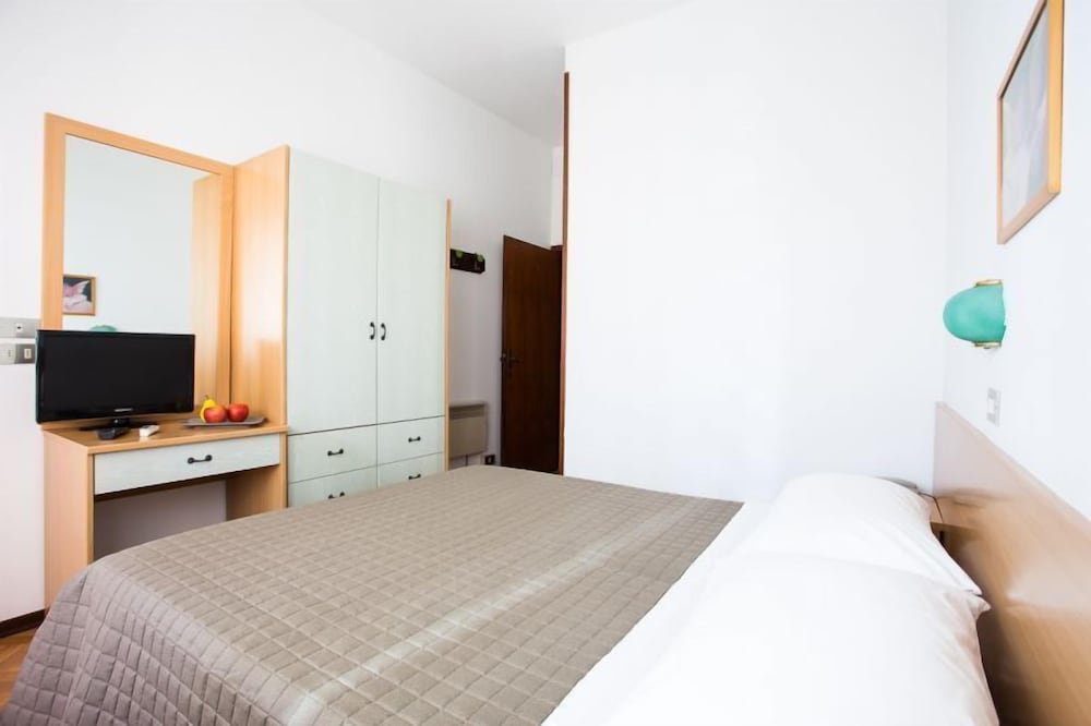 Double or Twin Room photo 3