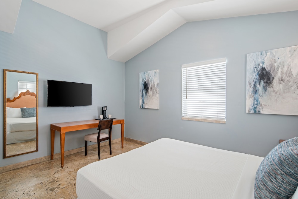 Queen Room - Impala Building (Self Check-in)